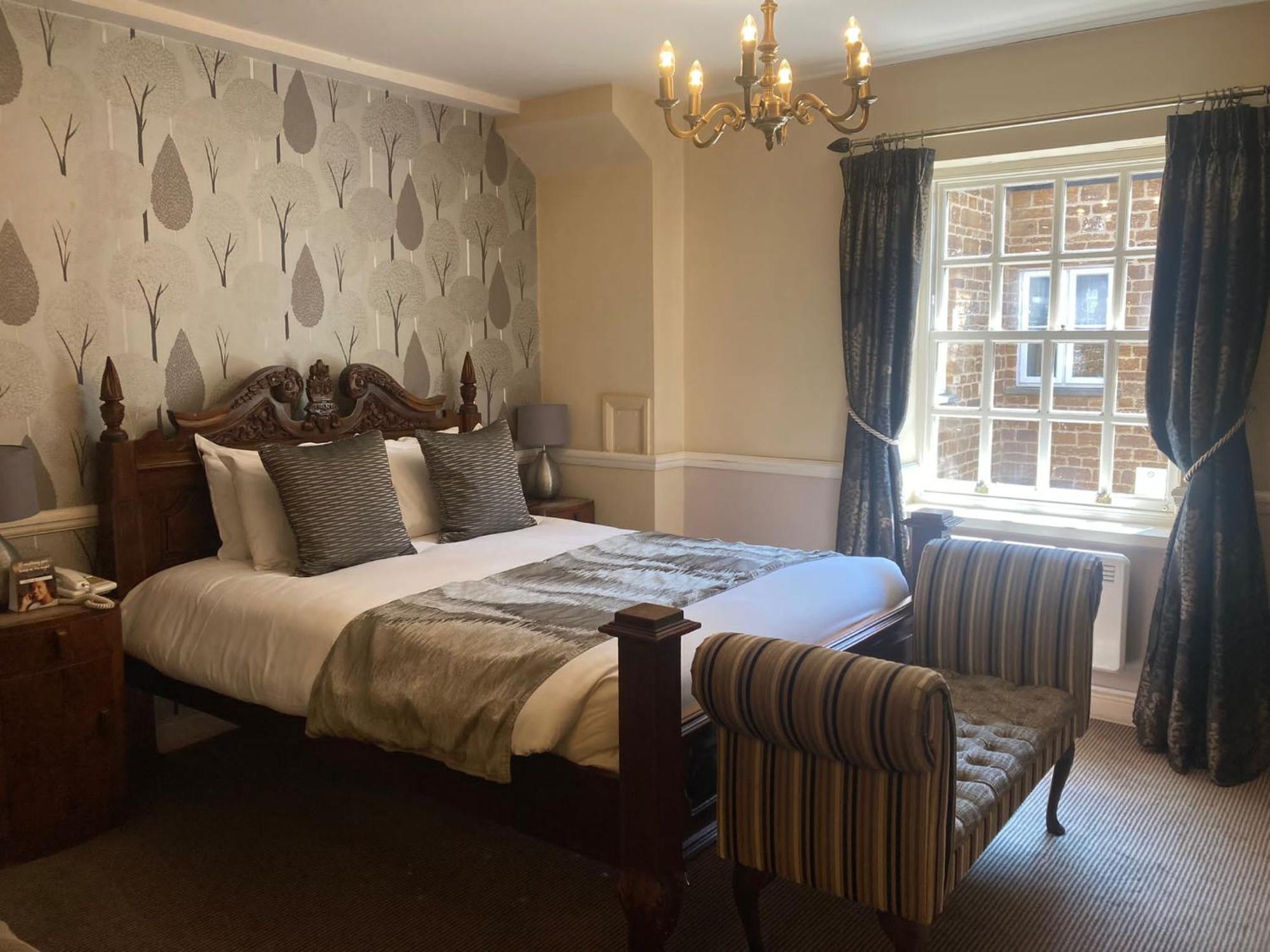 Inn Saracens Head By Greene King 3*