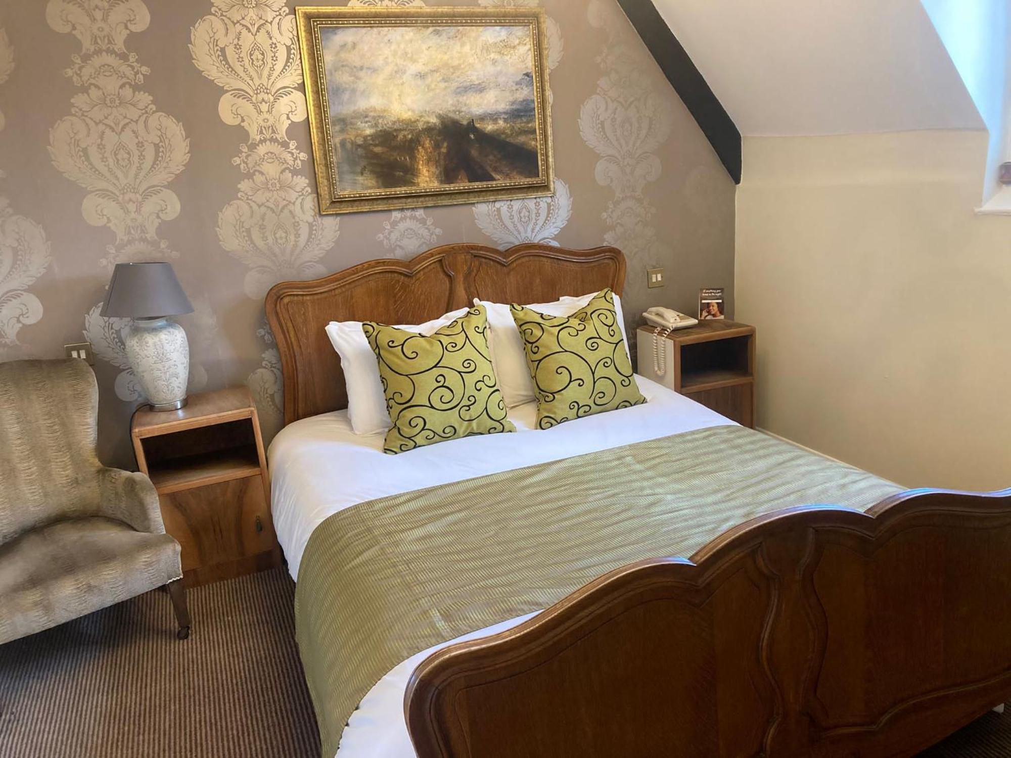 Saracens Head By Greene King Inn Towcester